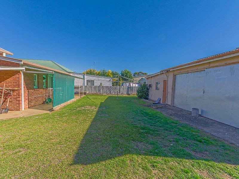 18 Vaux Street, Cowra NSW 2794