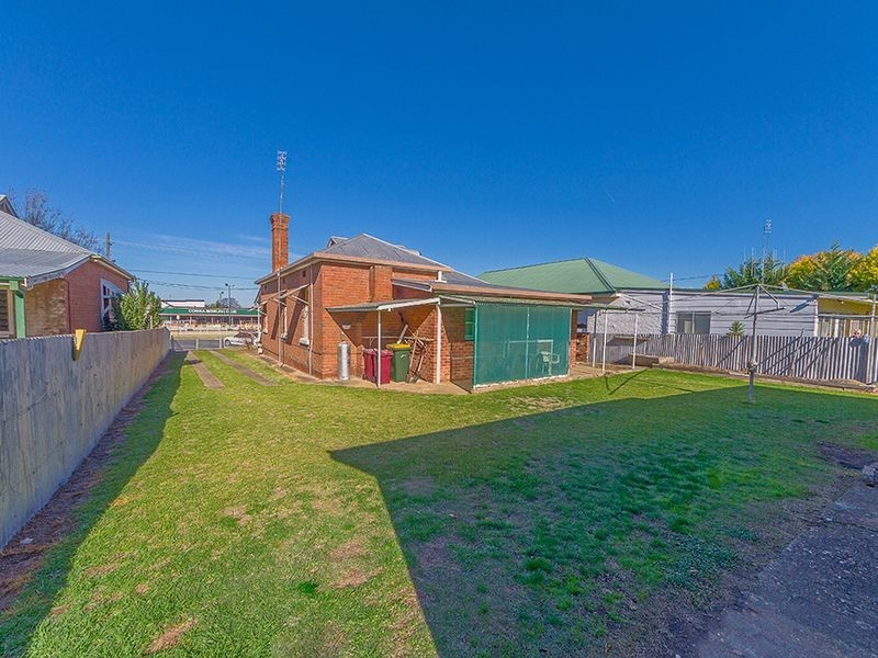 18 Vaux Street, Cowra NSW 2794