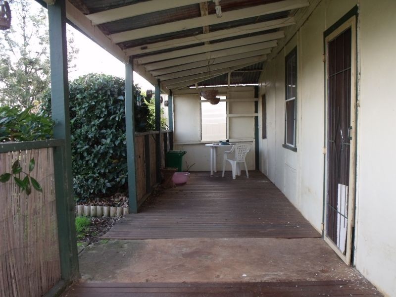 26 Robinson Street, Woodstock NSW 2793