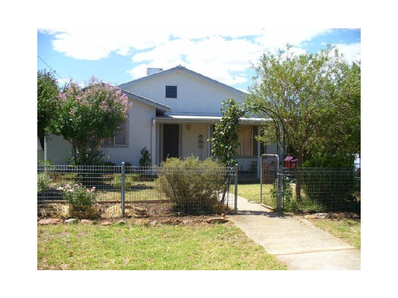 17 Lyall Street, Cowra NSW 2794