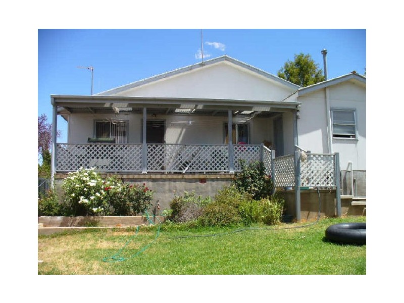 17 Lyall Street, Cowra NSW 2794