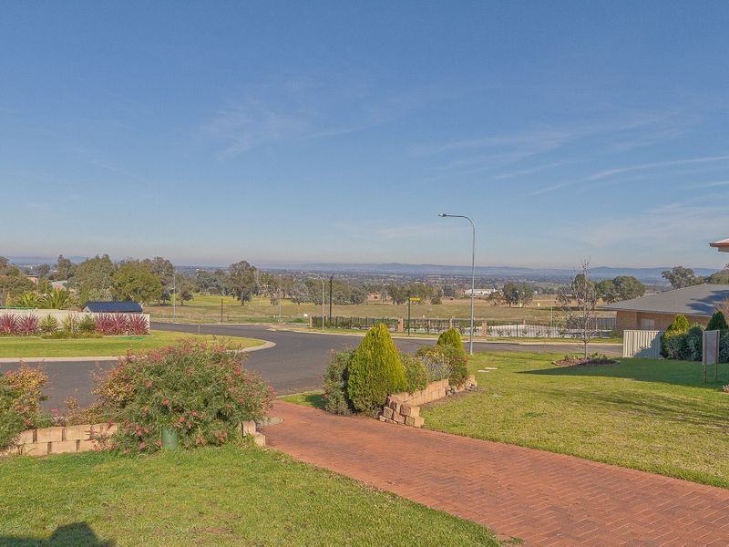 25 Acacia Circle, Cowra NSW 2794