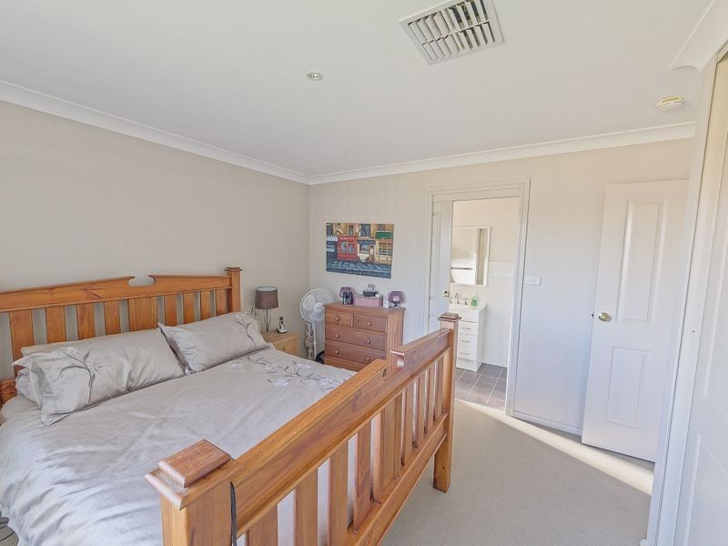 25 Acacia Circle, Cowra NSW 2794