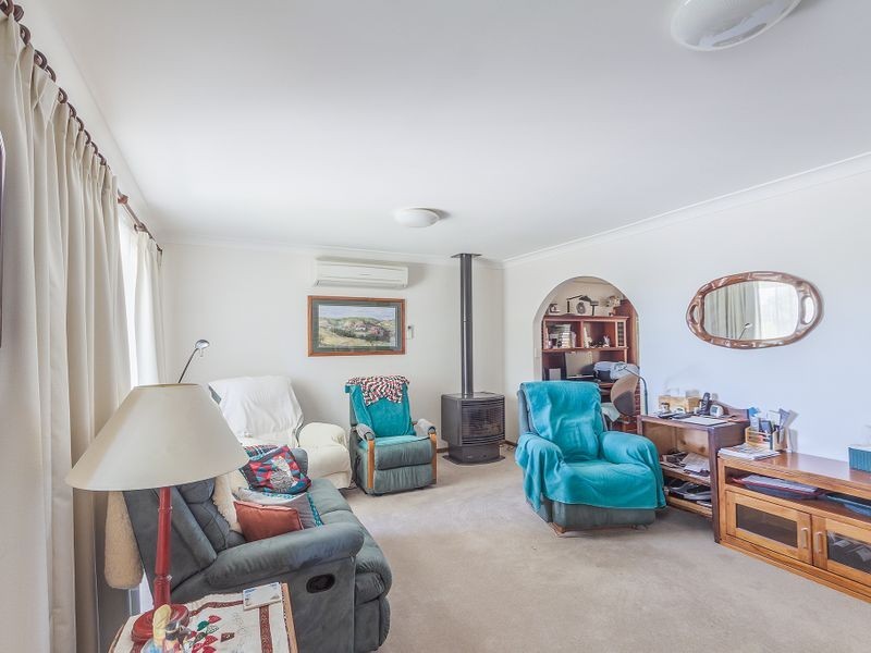 15 Taronga Drive, Cowra NSW 2794