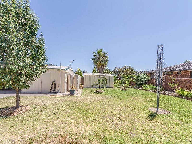 15 Taronga Drive, Cowra NSW 2794