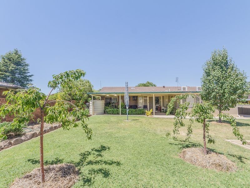 15 Taronga Drive, Cowra NSW 2794