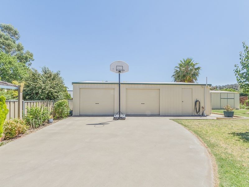 15 Taronga Drive, Cowra NSW 2794