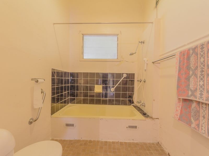 28 Argoon Street, Cowra NSW 2794