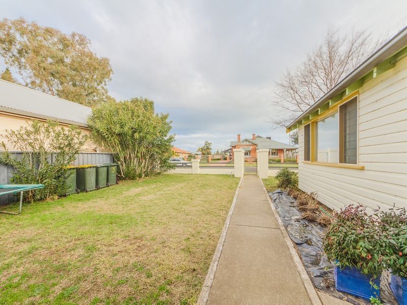 28 Argoon Street, Cowra NSW 2794