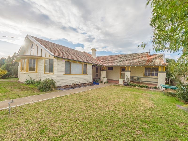 28 Argoon Street, Cowra NSW 2794