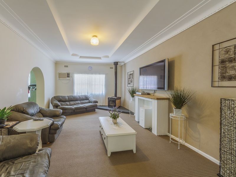 13 Lyall Street, Cowra NSW 2794