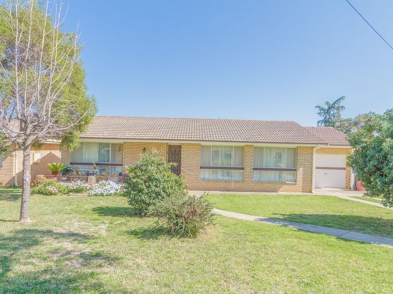 40 Kibbler Street, Cowra NSW 2794