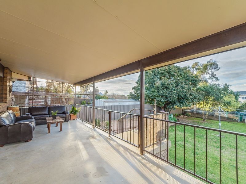 11 Lyall Street, Cowra NSW 2794