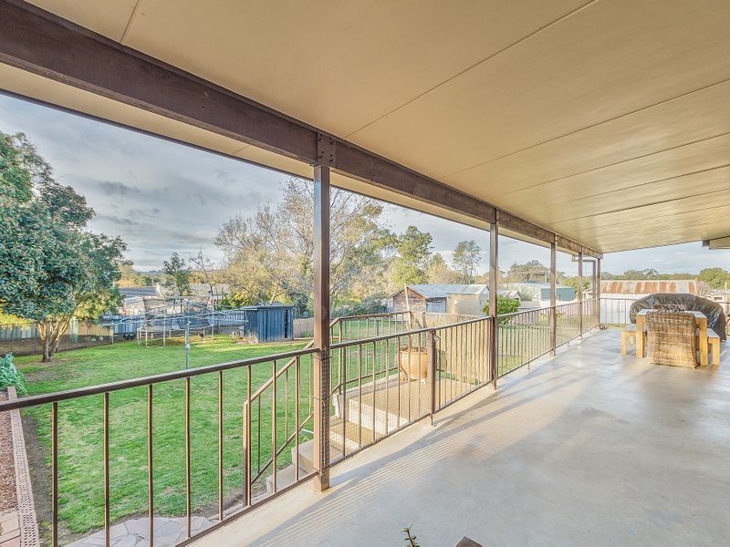 11 Lyall Street, Cowra NSW 2794