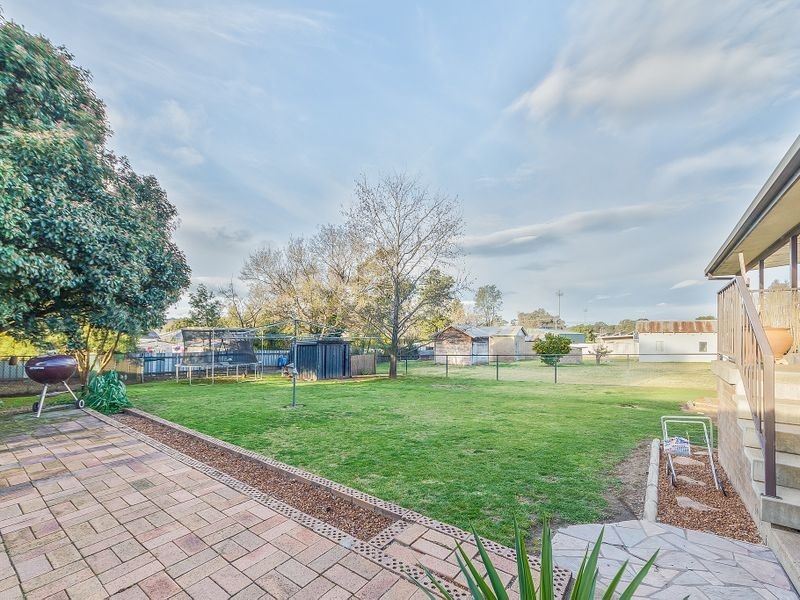 11 Lyall Street, Cowra NSW 2794