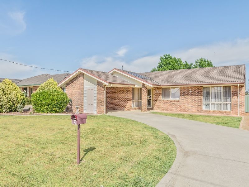 19 Hartley Street, Cowra NSW 2794