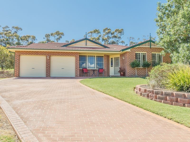 6 Casuarina Close, Cowra NSW 2794