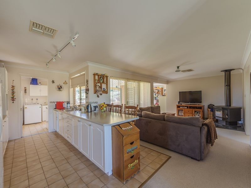 6 Casuarina Close, Cowra NSW 2794