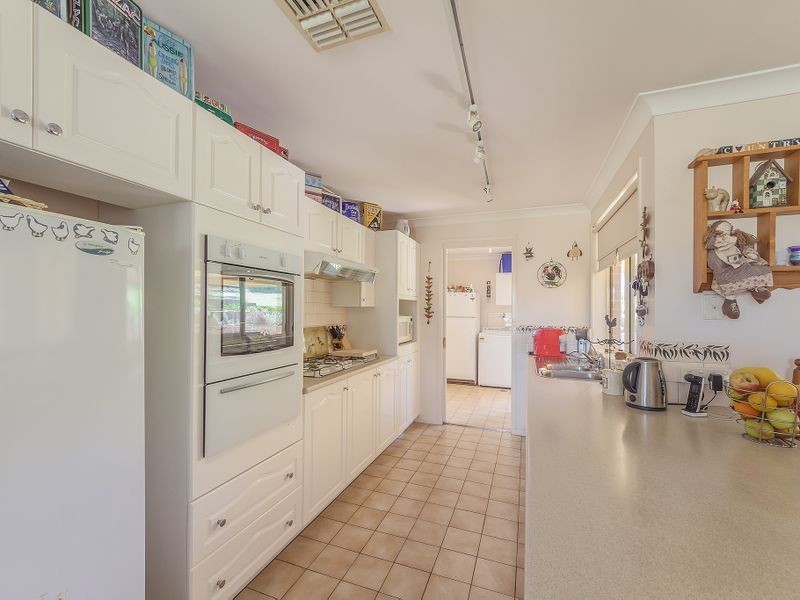 6 Casuarina Close, Cowra NSW 2794