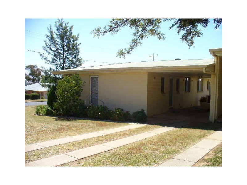 3/8 Pitt Street, Cowra NSW 2794