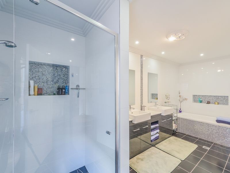 4 Vineyard Drive, Cowra NSW 2794