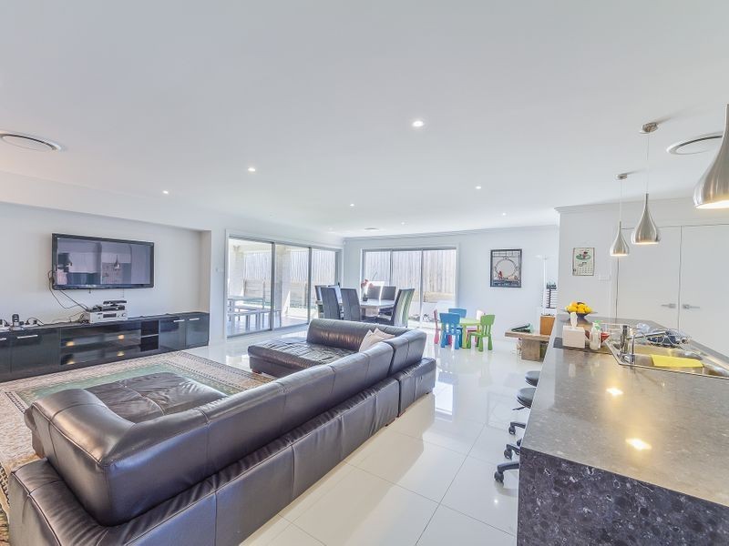 4 Vineyard Drive, Cowra NSW 2794