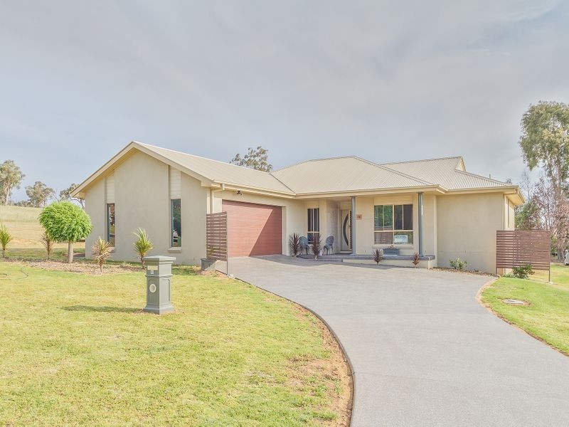 44 London Drive, Cowra NSW 2794