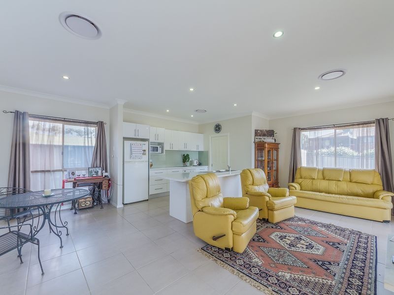 44 London Drive, Cowra NSW 2794