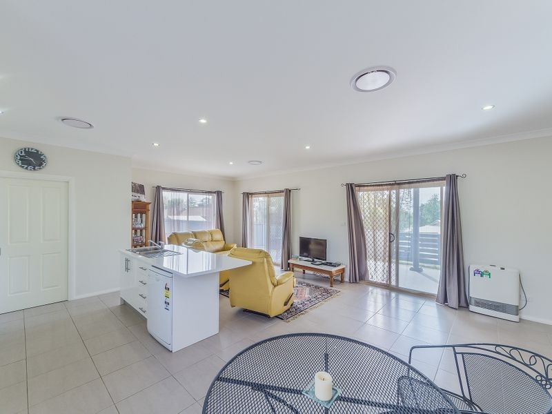 44 London Drive, Cowra NSW 2794