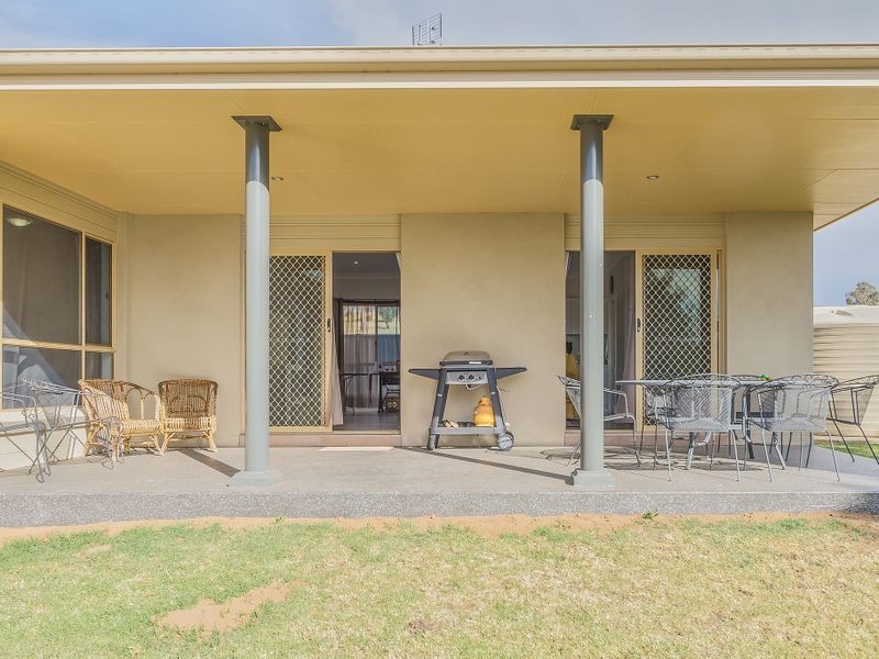44 London Drive, Cowra NSW 2794