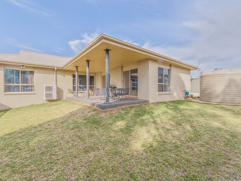 44 London Drive, Cowra NSW 2794