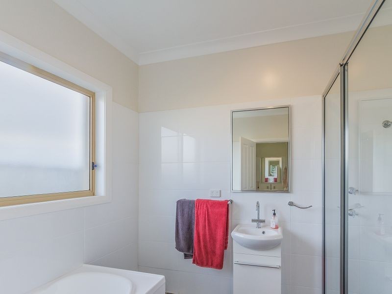 44 London Drive, Cowra NSW 2794