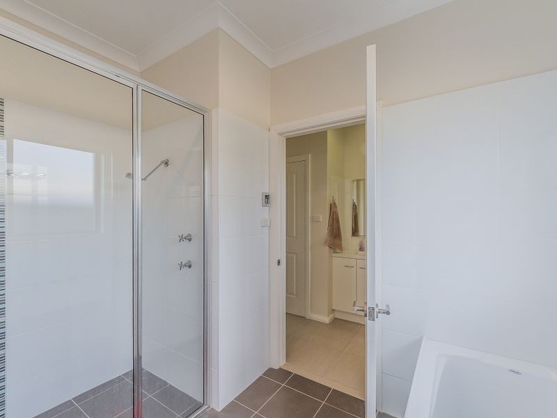 44 London Drive, Cowra NSW 2794
