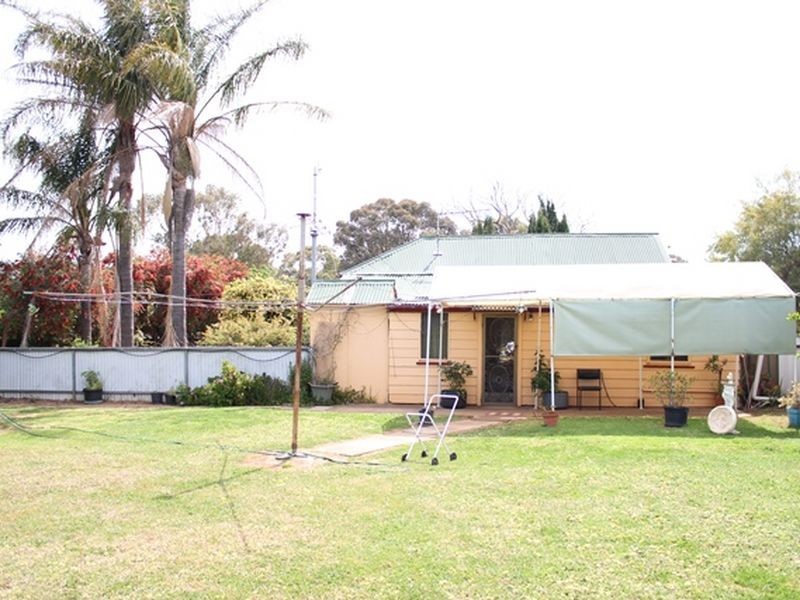 61 Waugoola Street  (Woodstock via ), Cowra NSW 2794