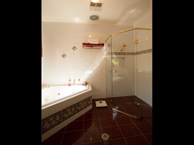 .. RIVER PARK   River Park Rd, Cowra NSW 2794