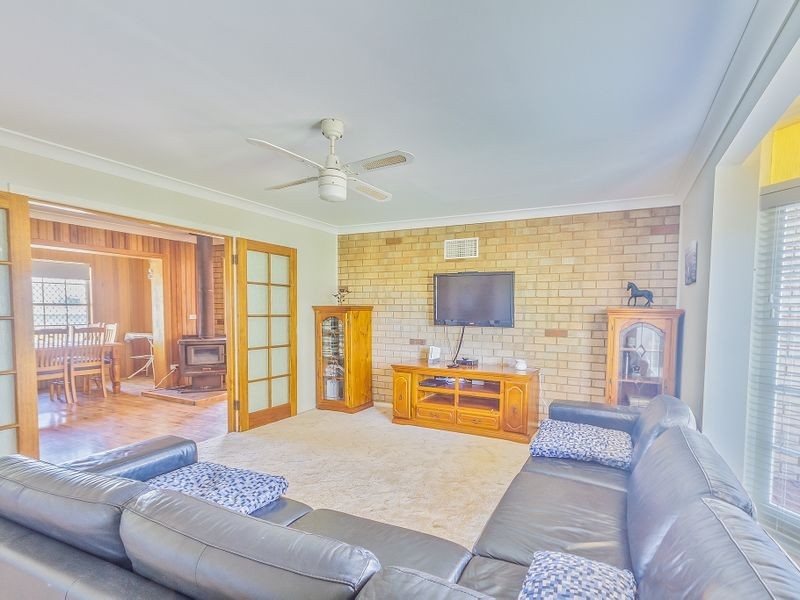 6 Allambie Place, Cowra NSW 2794