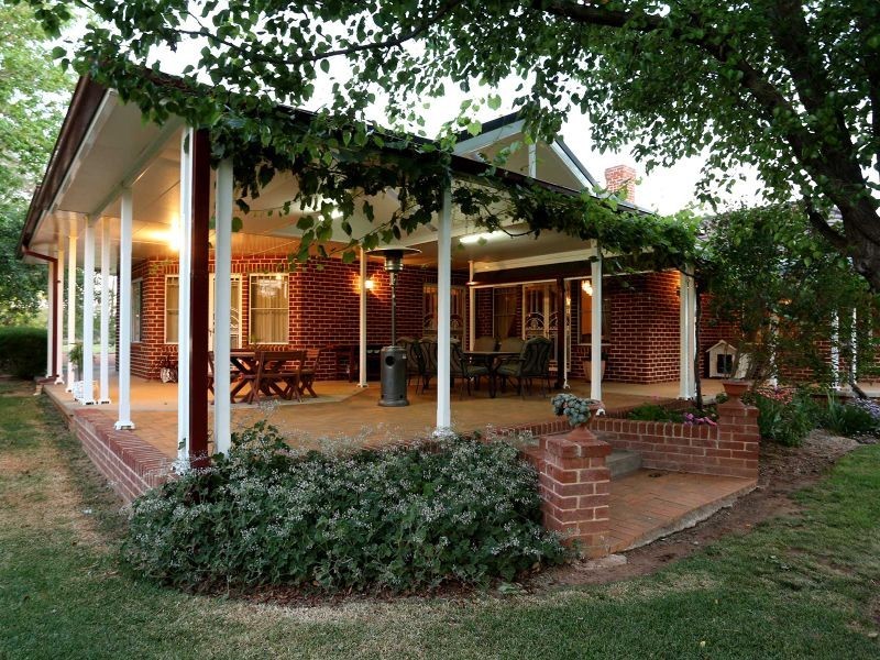 … RIVER PARK   River Park Rd, Cowra NSW 2794