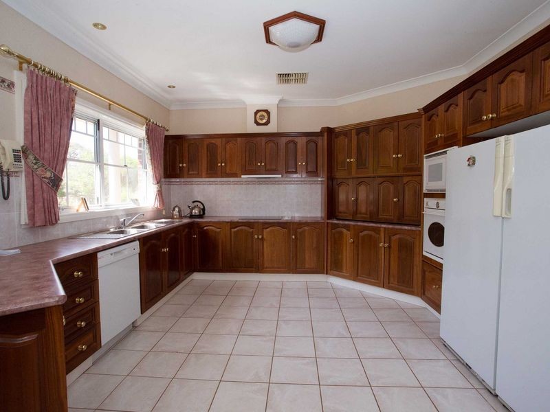 … RIVER PARK   River Park Rd, Cowra NSW 2794