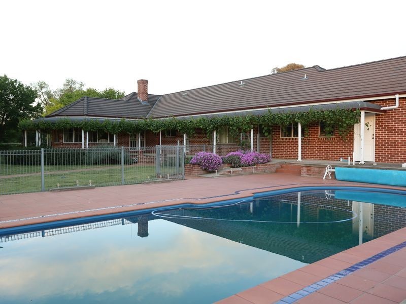 … RIVER PARK   River Park Rd, Cowra NSW 2794