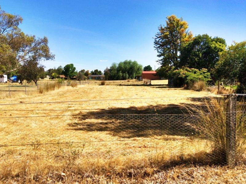 90 Grenfell Road, Cowra NSW 2794