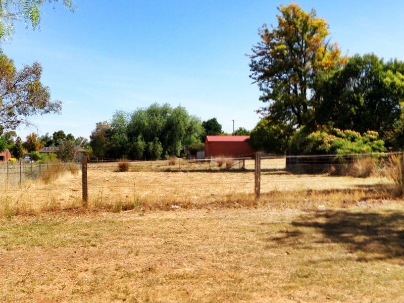 90 Grenfell Road, Cowra NSW 2794