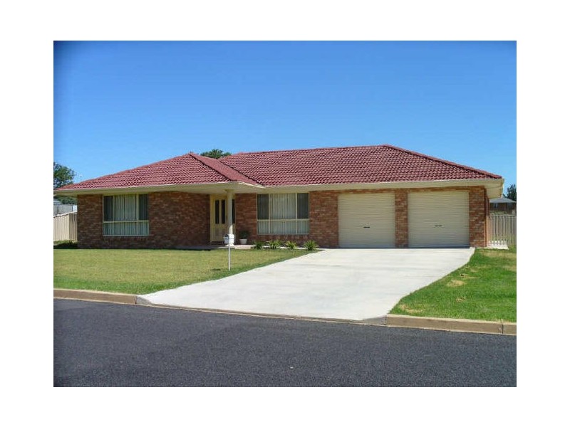 12 Pridham Street, Cowra NSW 2794