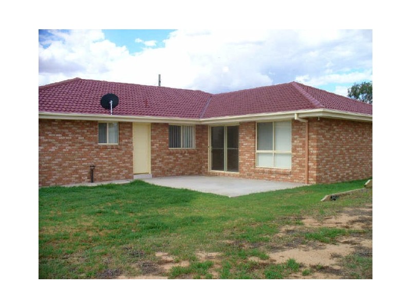12 Pridham Street, Cowra NSW 2794