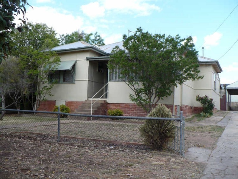 17 Nelson Street, Cowra NSW 2794