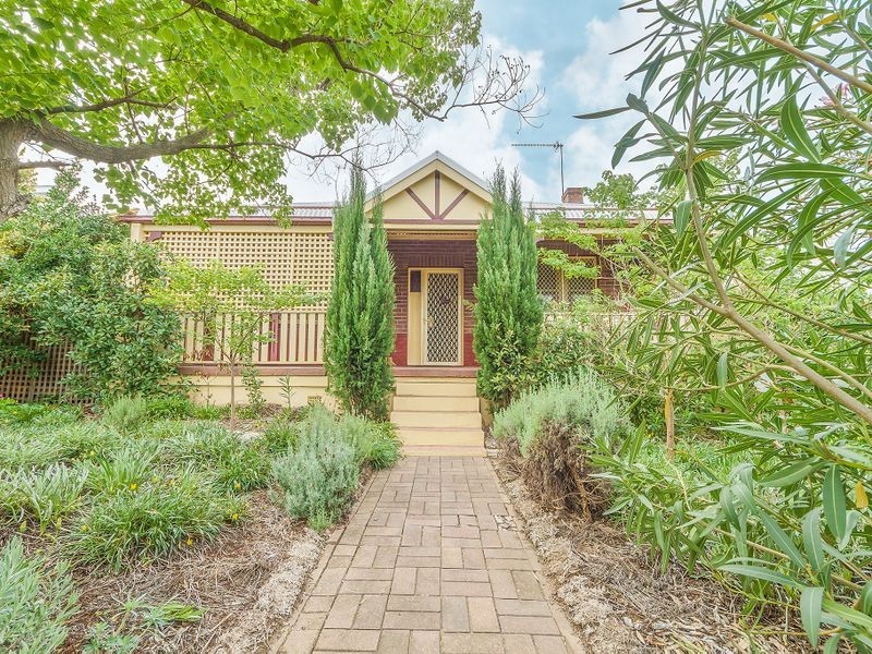 53 Darling Avenue, Cowra NSW 2794