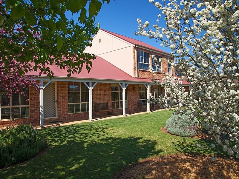 27 Battalion Drive, Cowra NSW 2794