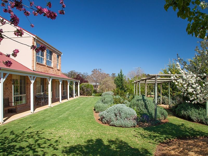 27 Battalion Drive, Cowra NSW 2794