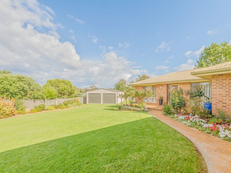 32 Taronga Drive, Cowra NSW 2794