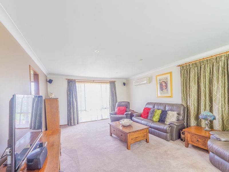 32 Taronga Drive, Cowra NSW 2794