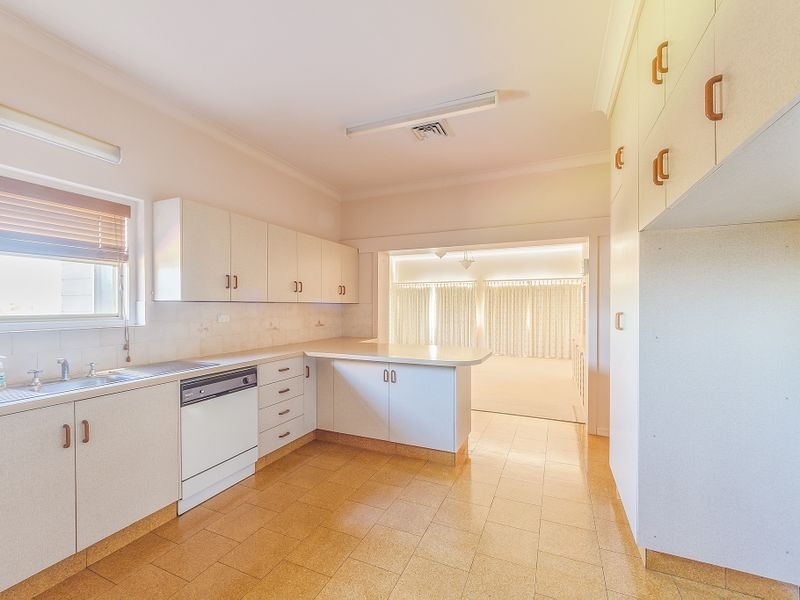 82 Macquarie Street, Cowra NSW 2794